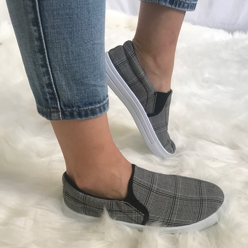 Plaid Pull On Sneaker - Picture 4 of 8